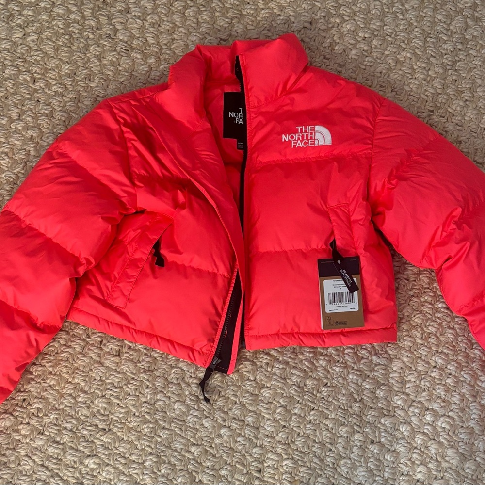 The North Face Women's Brilliant Coral Cropped Puffer Jacket - Picture 2 of 10